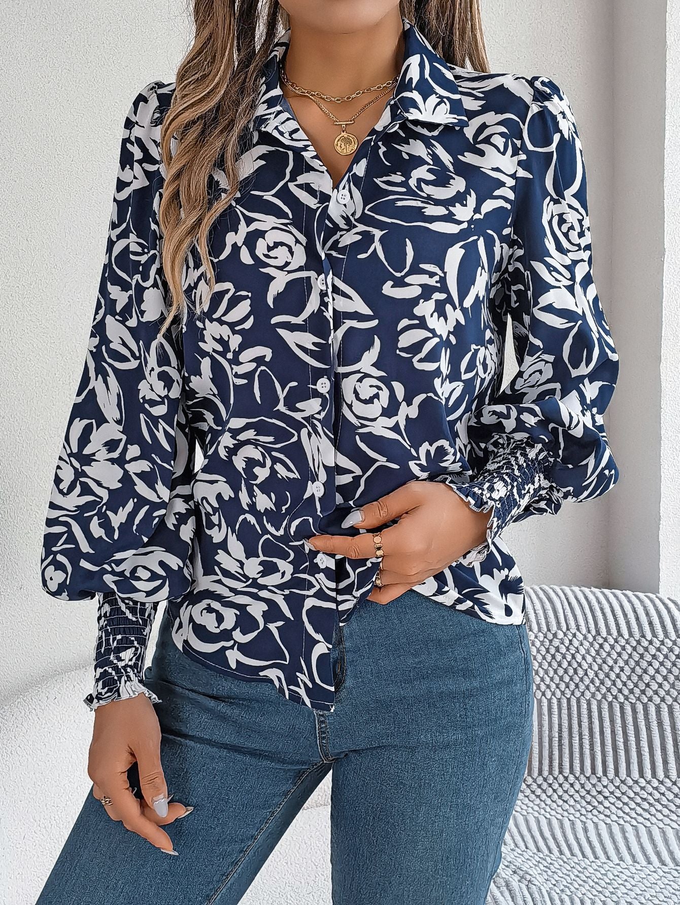 Elegant Contrast Color Flower Lantern Sleeve Lapel Shirt