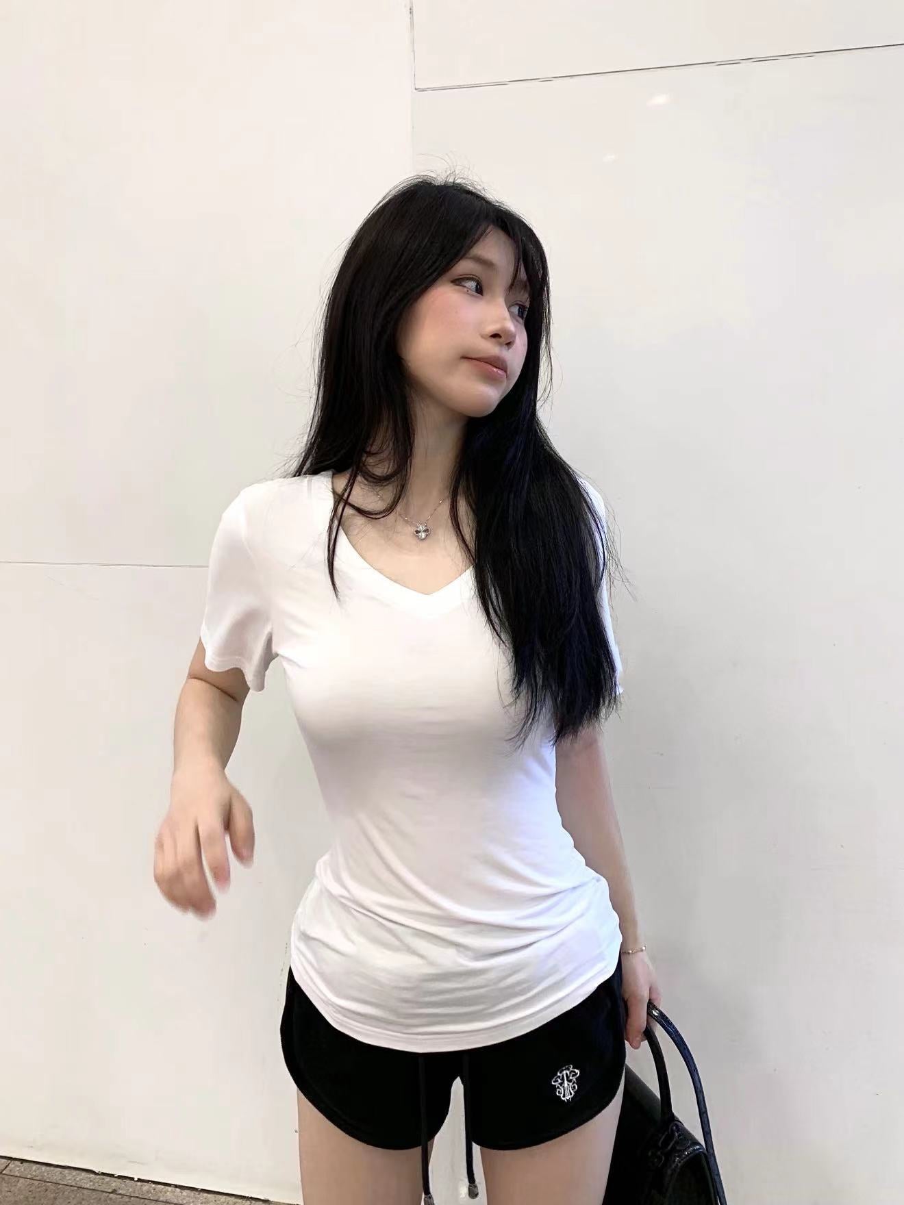 Black V-neck Waist-tight Shoulder Short-sleeved T-shirt