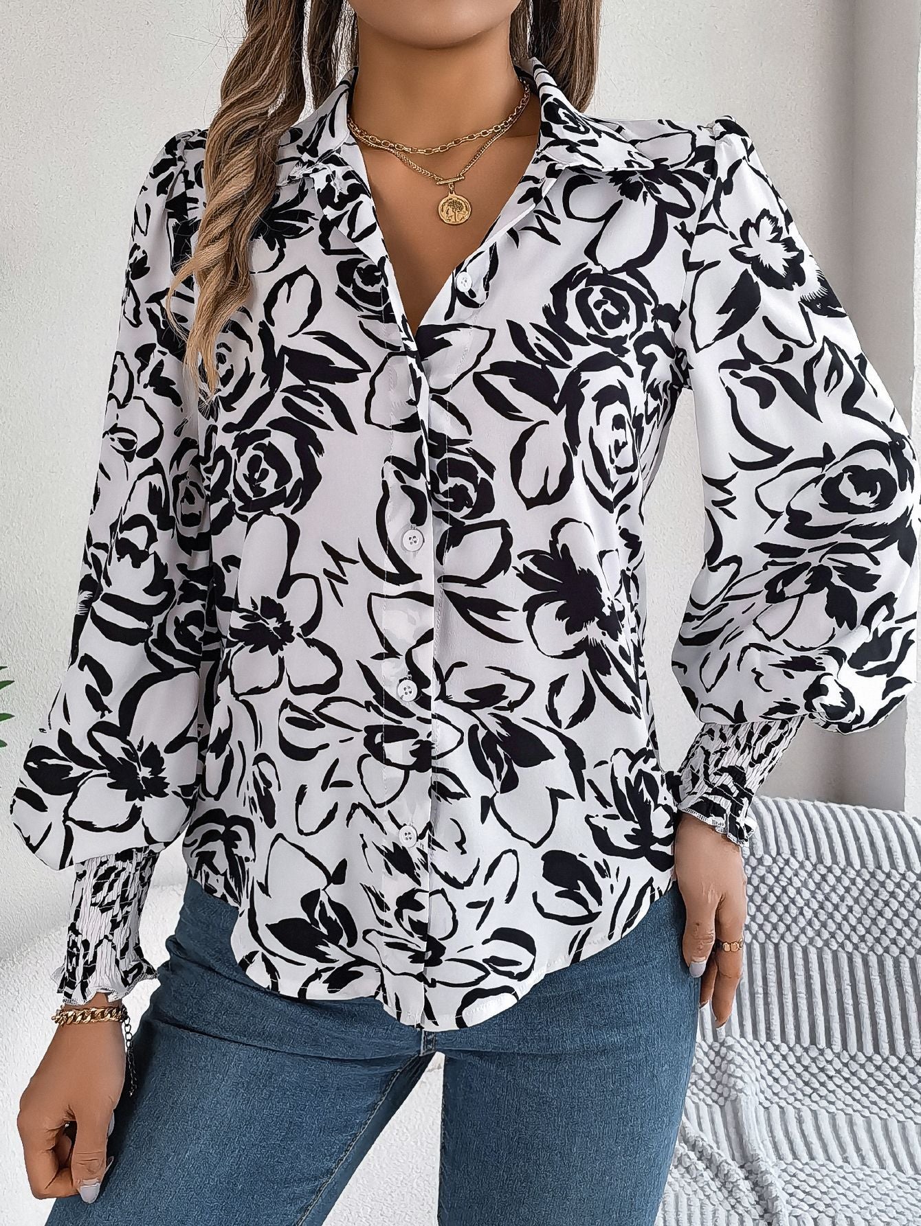 Elegant Contrast Color Flower Lantern Sleeve Lapel Shirt